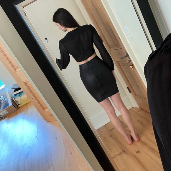 Cropped Black Blouse NEVER WORN - Picture 9 of 10